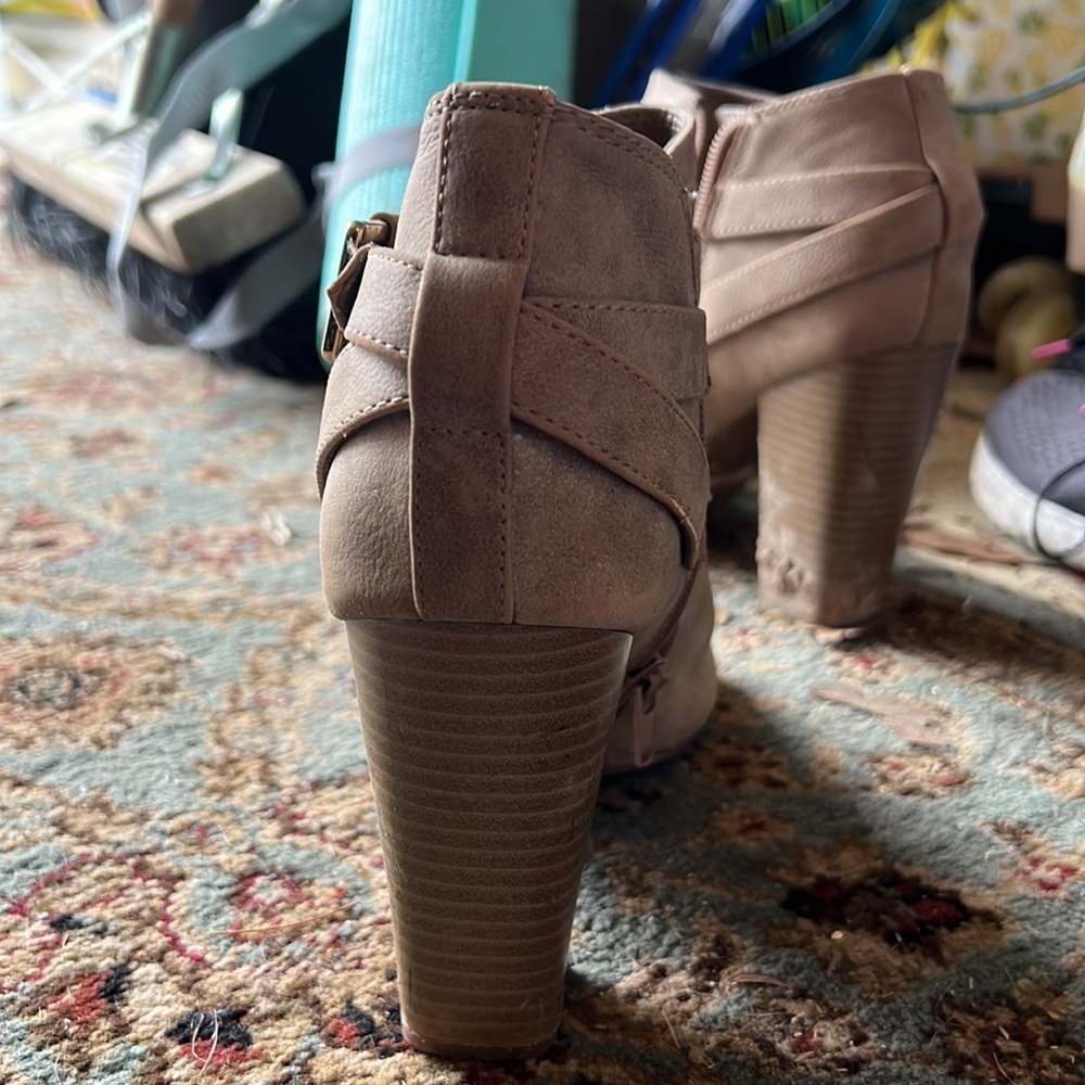 Guess Tan Booties- Open Toe Size 7 - image 5